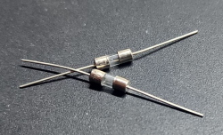 Pojistka F5A do plošných spojů skleněná 3x10mm